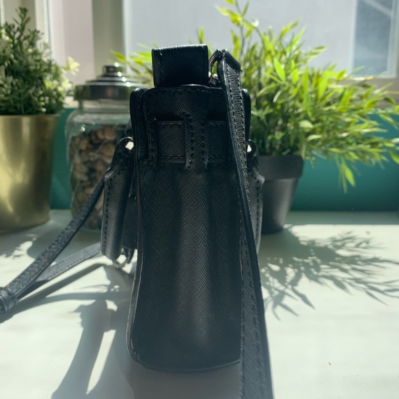 Micheal Kors Mini Bag - Picture 5 of 8